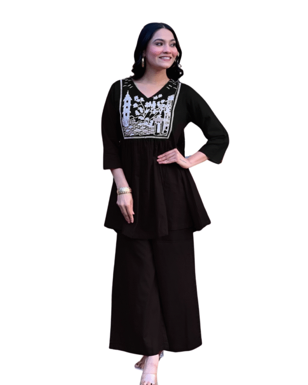 Elegant Embroidered Cotton Kurta Pant Set ? Chic & Comfy (Size M)